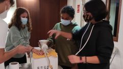 La acampada de oto�o en el Aula da Natureza de Ames de este fin de semana gir� en torno al eje tem�tico de las tradiciones del San Marti�o e incluy�, entre las actividades, el embutido de carne en tripa y su ahumado con madera de abedul y laurel. La �ltima acampada trimestral del a�o ser� el d�a 4 y se titula �Preparando un Nadal sostible�.