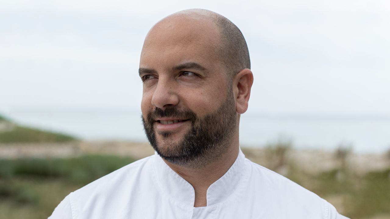 Alberto Castiñeiras, el gallego que es jefe de cocina de uno de los chiringuitos más exclusivos de Baleares: «Ibiza es igual que Cambados»