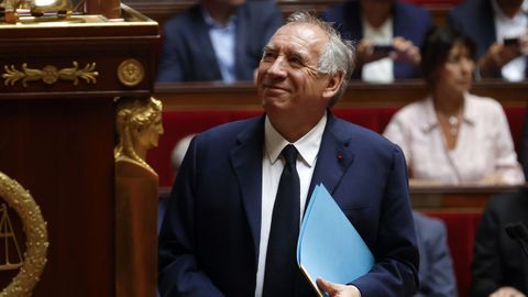 Fran�ois Bayrou, durante la sesi�n en la que ha ca�do su Gobierno