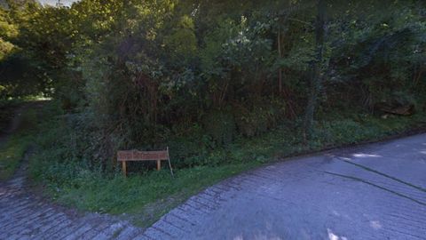 Entrada al pueblo afectado por el argayo