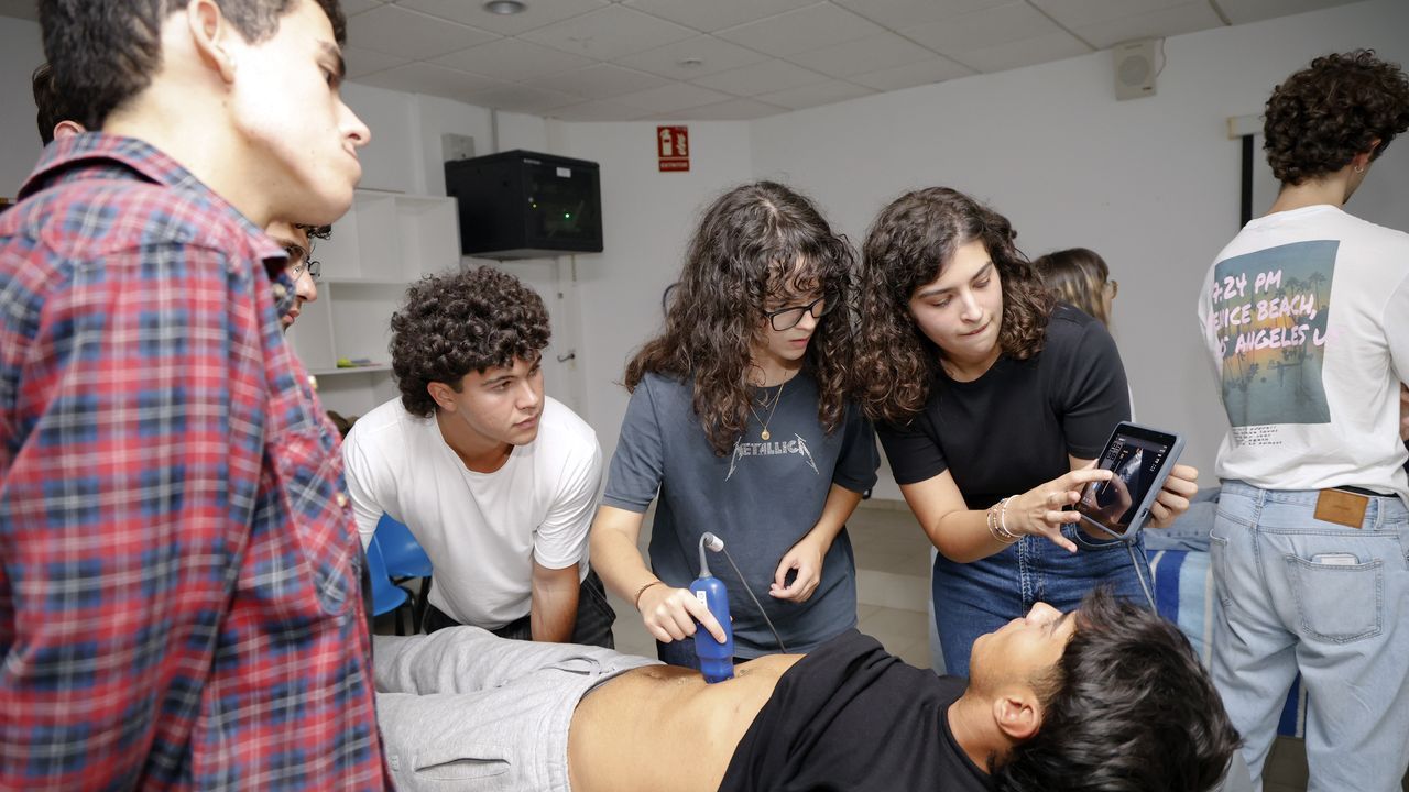 Los estudiantes que han abierto en Vilanova una pequeña facultad de Medicina