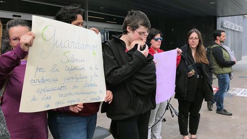 Concentracin a las puertas del HUCA para protestar contra el ingreso forzado de una embarazada