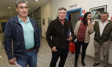 El rianxeiro Ignacio Lorenzo (izquierda) cedi� el testigo en la presidencia a Herb�n (en el centro). 