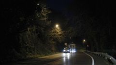 Imagen de una carretera de Lugo durante la noche.