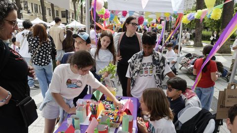 Mercado de cooperativas escolares del proyecto Semente, este viernes en los jardines de M�ndez N��ez 