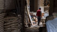 Un hombre trabajando en la construcci�n en Toledo.