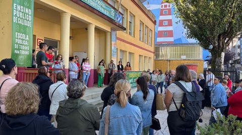 El presidente de la ANPA Santa Uxía, Unai González, leyó un manifiesto