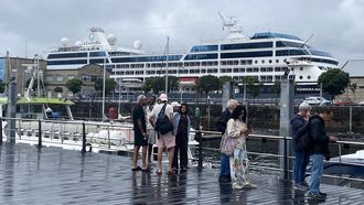 El crucero Azamara Quest hace escala en el puerto de Vigo