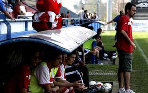 Lino Gonz�lez se topa semana tras semana sin alternativas en un banquillo plagado de canteranos con talento, pero sin rodaje.