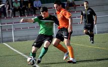 El Ba��as (de verde) super� al Volantes de Ba�o por un apretado 3-2 en Vimianzo 