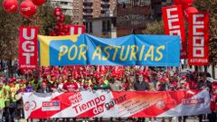 Manifestacin del ao 2018 convocada por CCOO y UGT de Asturias en Langreo (Asturias), con motivo del Da Internacional del Trabajo bajo el lema  Tiempo de ganar: igualdad, mejor empleo, mayores salarios, pensiones dignas 