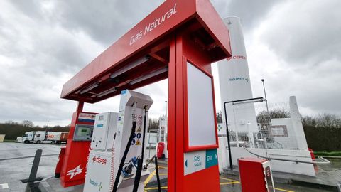 Surtidor de gas natural licuado (GNL) en el �rea de servicio de la A-6 en O Corgo