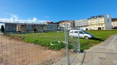  Los terrenos tienen en uno de los extremos un edificio construido que se mantendr�, el gris a la izquierda.