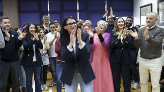 Un d&iacute;a hist&oacute;rico. Crujeiras se impuso en las elecciones de la USC el pasado d&iacute;a 11, cuando venci&oacute; en la segunda vuelta a Maite Flores. La catedr&aacute;tica afrontar&aacute; un &uacute;nico mandato de seis a&ntilde;os