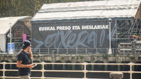 Una pancarta en la que se pide la excarcelacin de los etarras, en Bilbao