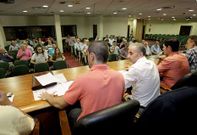 M�s de medio centenar de accionistas se reunieron en el sal�n de actos del Pazo de Feiras.