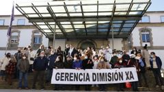 Protesta de la junta de personal y de trabajadores, este martes, en el Hospital Provincial de Pontevedra