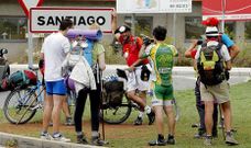 Los peregrinos que llegan a Compostela cumplen su meta, pero no ven cumplidas las expectativas forjadas en el Camino.