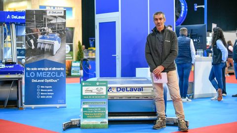 Robot aspirador de estiércol de Delaval que funciona de forma autónoma y se puede programar