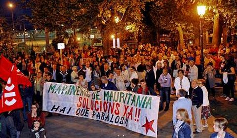 <span lang= es-es >04/10/2013</span>. Cerca de un millar de personas se concentraron en las calles de Mar�n el pasado viernes para presionar a Bruselas.