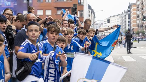 Aficionados del Real Oviedo antes del choque ante el Mirand�s
