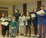 Los ocho finalistas del certamen recibieron regalos. 