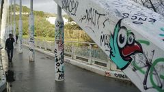 As� luce hoy en d�a la pasarela peatonal de Outariz.