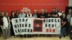 Vecinos de A Laracha se desplazaron a Santiago para seguir el debate