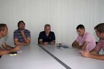 Fern�ndez presidi� una reuni�n entre los distintos clubes h�picos.