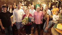 Puri, ya jubilada, comparti� este martes unos pinchos con vecinos y amigos que en los �ltimos d�as le mostraron un gran cari�o