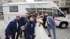 Andrea y Rub�n sorprendieron a sus invitados al llegar la novia en autocaravana
