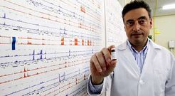 <span lang= es-es >Vacuna espa�ola hecha en Galicia para erradicar la patolog�a en el 2050</span>. Carlos Mart�n, el investigador de la Universidad de Zaragoza que prepara una vacuna contra la tuberculosis, cree que, con esta inmunizaci�n, que fabricar� la compa��a gallega Biofabri, la enfermedad quedar� erradicada en el 2050.