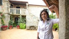 Elena Gondar, en el patio interior de la Casa do Sear, en Bord�ns, Sanxenxo