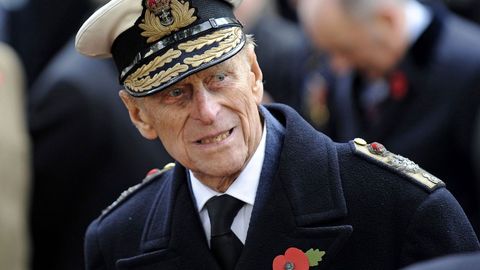 El pr�ncipe Felipe, duque de Edimburgo, reuni�ndose en el 2012 con veteranos de guerra en el campo del recuerdo en la Abad�a de Westminster