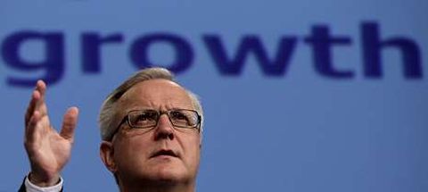 Olli Rehn, ayer durante la rueda de prensa en la que explic� el informe del 2012 sobre la sostenibilidad de las finanzas p�blicas.