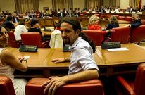 Pablo Iglesias, durante el acto en el Congreso de los Diputados de la toma de posesin de su acta de europarlamentario; a la derecha en la imagen, el exministro socialista Jos Blanco. 