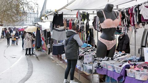 El de este sábado pudo haber sido uno de los últimos mercadillos de Pontevedra en la calle Ingeniero Rafael Areses