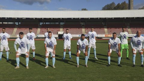 La alineaci&oacute;n del Viveiro el 11 de octubre del 2020 en la eliminatoria de acceso a la Copa del Rey, con camisetas de apoyo a los trabajadores de Alcoa.