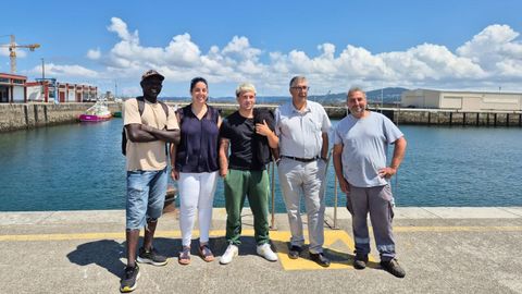 Hugo, con la tripulaci�n del Xirote y representantes del GALP �rtabro Sur.