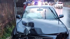 El veh�culo fue retirado de la calzada para poder restablecer el tr�fico y el conductor fue trasladado al hospital