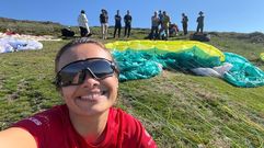 Esperanza Mara, feliz tras una de sus aventuras en parapente