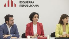 Marta Rovira, secretaria general de ERC, entre Pere Aragons y Marta Vilalta, en la reunin de la ejecutiva del partido presidida por ella tras su regreso el viernes desde Suiza