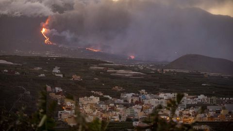 Imgenes del impacto de la lava contra el mar