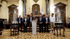 La recepci�n en el Concello. De izquierda a derecha: Juan Carlos V�zquez, Pablo Prieto, Carlos Ballesta, In�s Rey, Jos� Manuel Otero Lastres, Manuel V�zquez y Kevin Cabado.