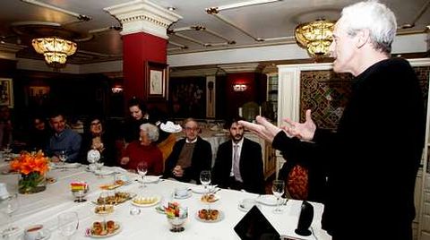 Paul Daniel durante el t� l�rico en el restaurante Caney.