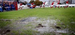 El campo de A Baiuca ten�a zonas completamente encharcadas donde era dif�cil jugar.