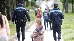Ni�os y agentes de Polic�a en Vigo