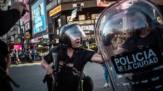 Las protestas contra la reforma en Buenos Aires se saldaron con un centenar de heridos