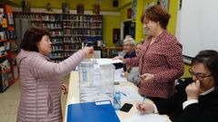 Vecinos de Burela votan por cuarta vez este a�o