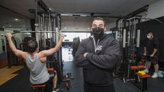 Luis Molins, gerente de Vital Fitness, en una sala del gimnasio, recientemente mejorada